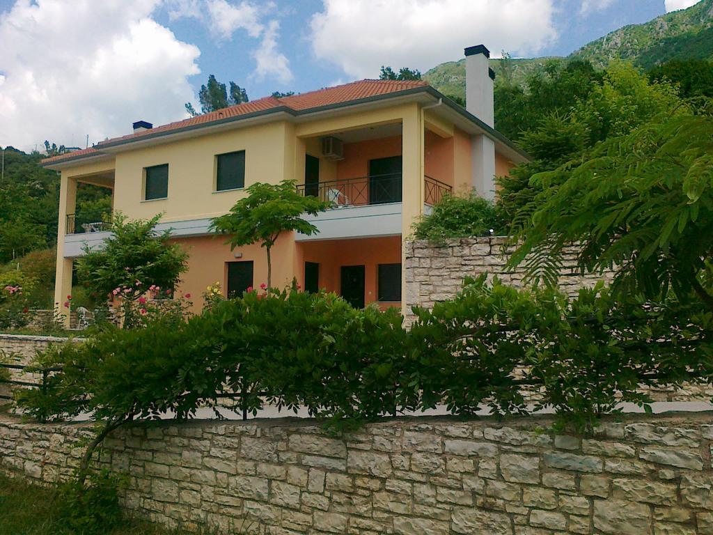 Anthoula Apartment *